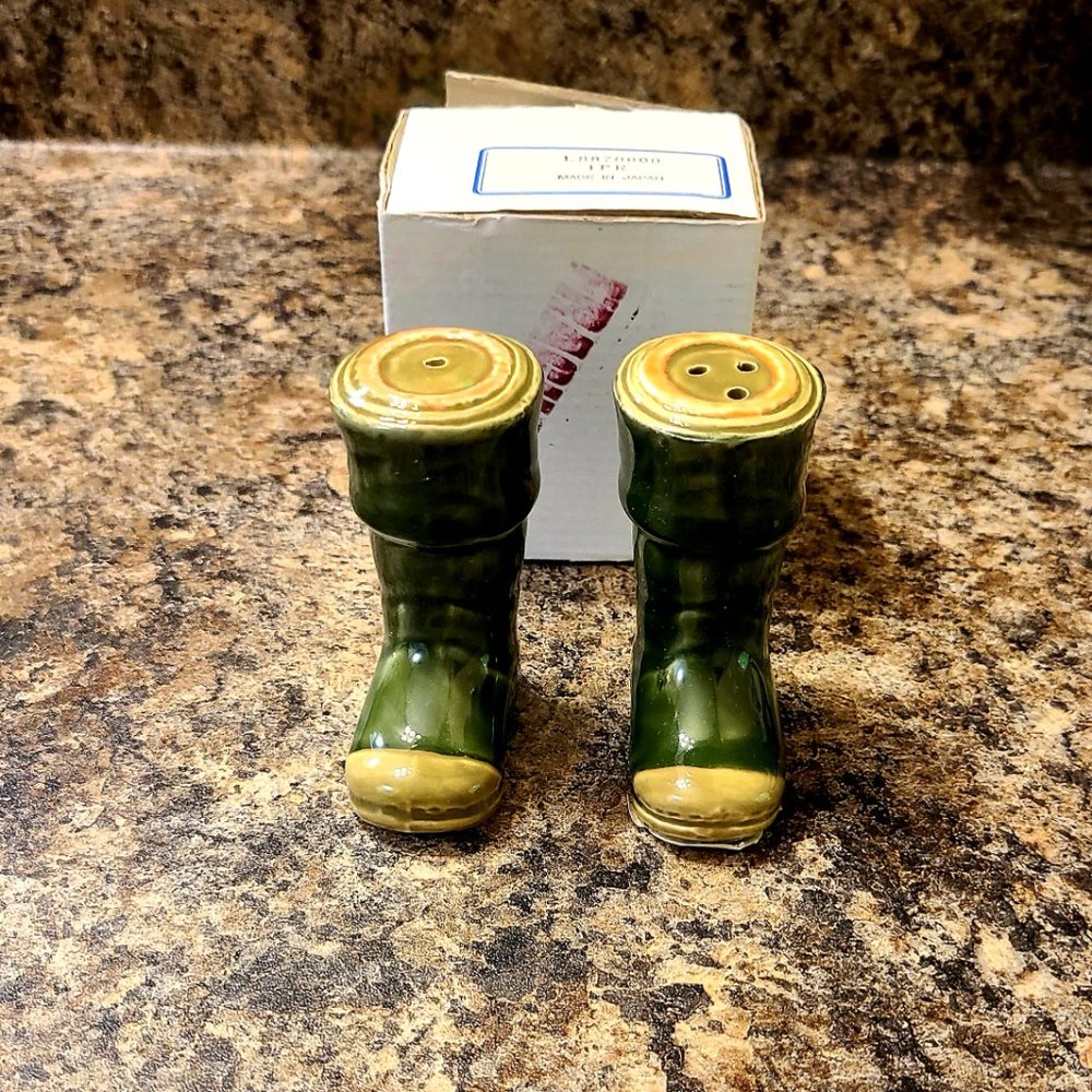 Vintage Eddie Bauer Duck Hunting Boots Salt And Pepper Shakers Japan NOS